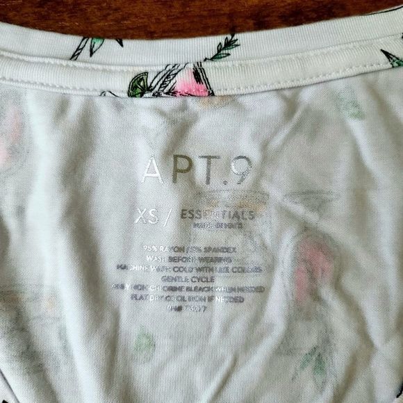 Apt 9 V-neck Tee- Summer Cocktails - Picture 4 of 5